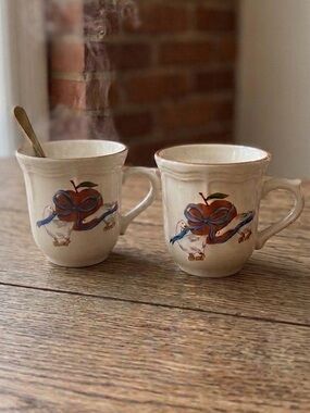 Vintage Gibson Design Apple Jack Geese & Blue Ribbon Design Coffee Mug Set of 2